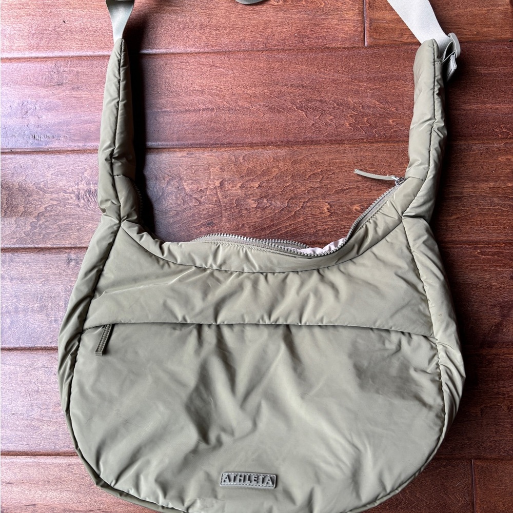 Athleta medium shoulder bag